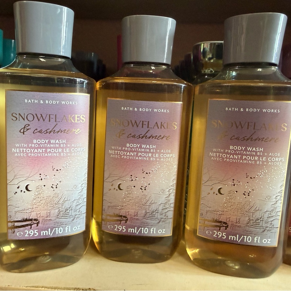 Bath & Body Works Snowflakes & Cashmere Body Wash - Gold and White X3